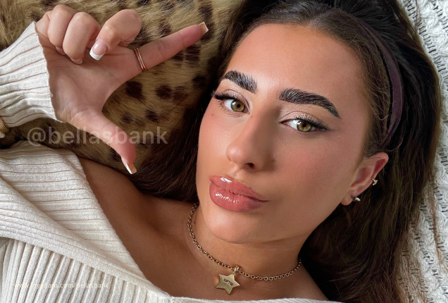 Clean up my beautiful spit - MISS BELLA x Official Profile www