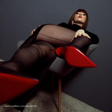 Alma LeNoir avatar
