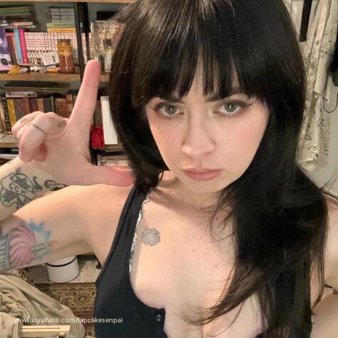 Goddess Fapcake Femdom and Findom avatar