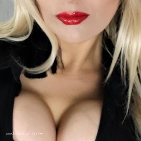 Miss Sissi Viter fetish MILF avatar