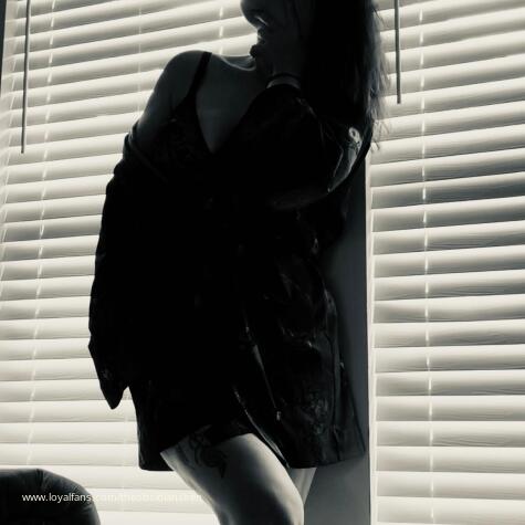 The Obsidian Siren avatar