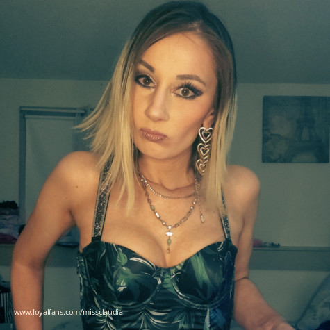 Miss Claudia avatar