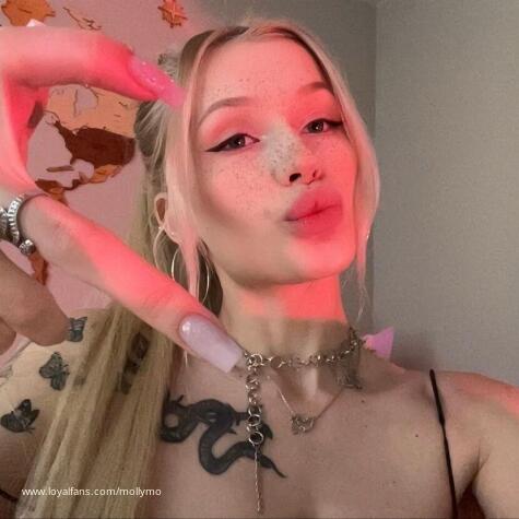MollyMooFindom avatar
