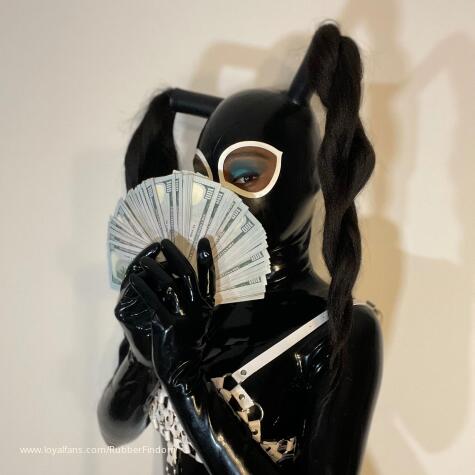 Carmen Cruz The Ebony Latex Findom Dominatrix CuckQueen avatar