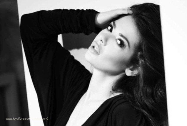 Hi in New on LF. Say Hi - MissMonicaPerez Official Photos | LoyalFans