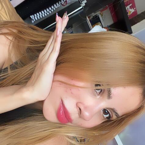 HoneyBombom avatar