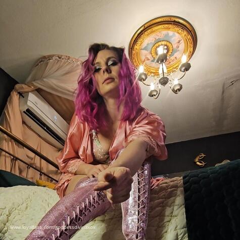 Findom Goddess Divina avatar