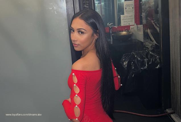 Kneel down, hand over your wallet and worship your Latina goddess⛓️