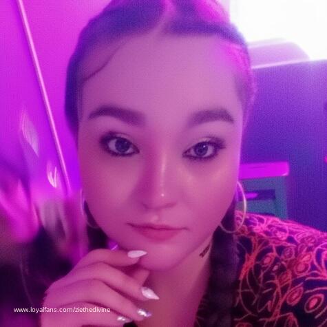 ZieTheDivine avatar