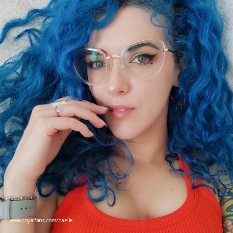 Haelle's videos and clips Official account LoyalFans