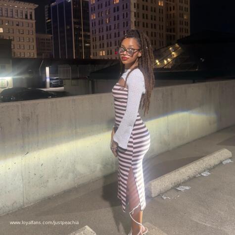 JustPeachia avatar
