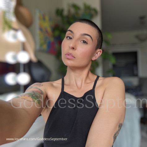 10 reasons for you to get on your knees right now - Goddess September