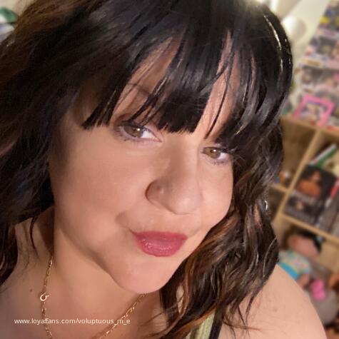 Voluptuous Em avatar