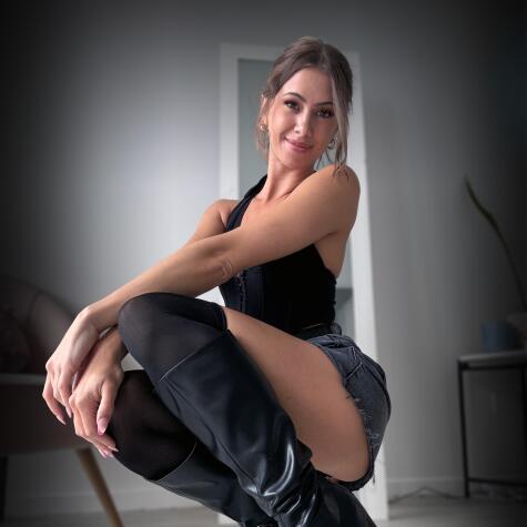 Miss Scarlett FinDom avatar