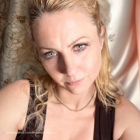 MistressGoddessQueen avatar