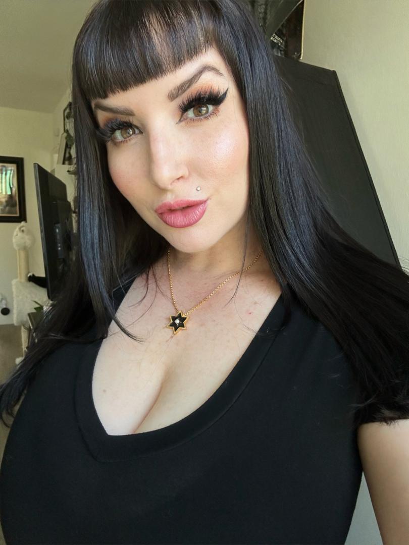 Jenna Valentine’s Official Social Fan Page LoyalFans