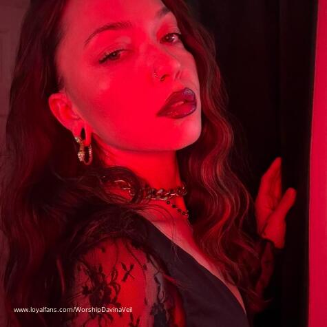 Mistress Davina Veil avatar