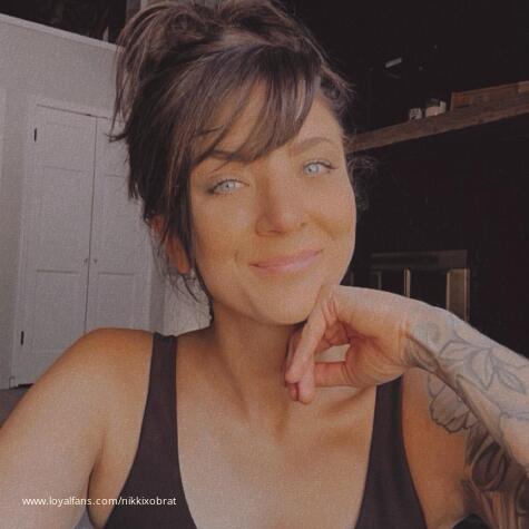 BratNikkiXO avatar