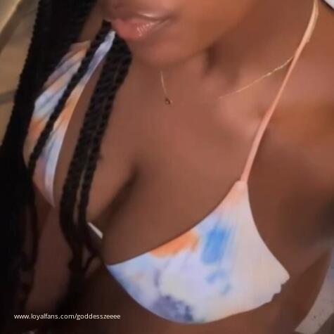 goddesszeeee avatar