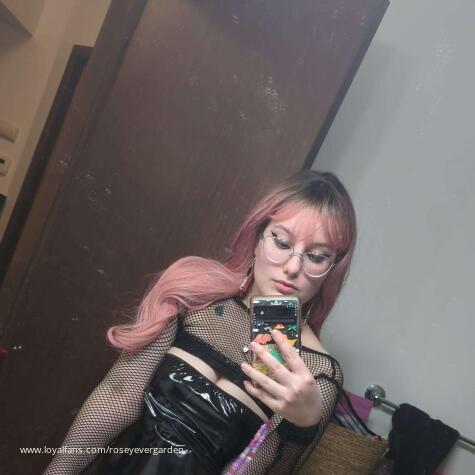 Roseyevergarden avatar