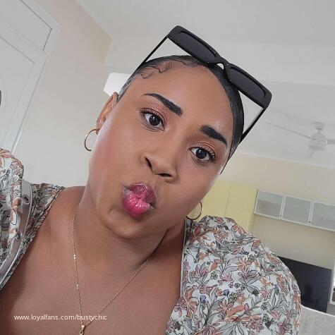 BustyChic avatar