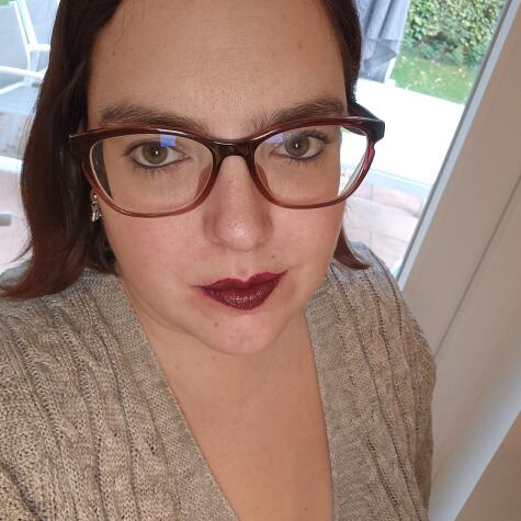 CurvyMissAria avatar
