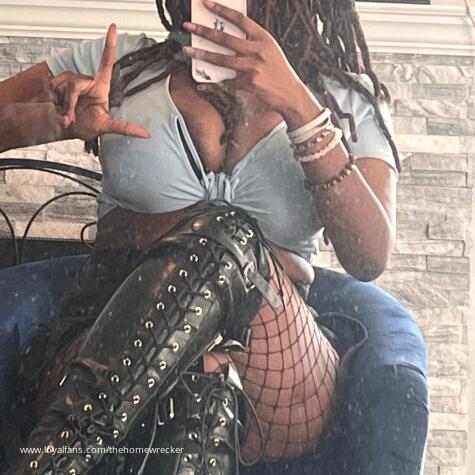 The Ebony Goth Homewrecker avatar