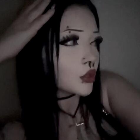 Goth bunnyy avatar