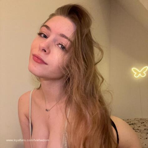 Dark blonde Ivie Soft Domme Fetish avatar