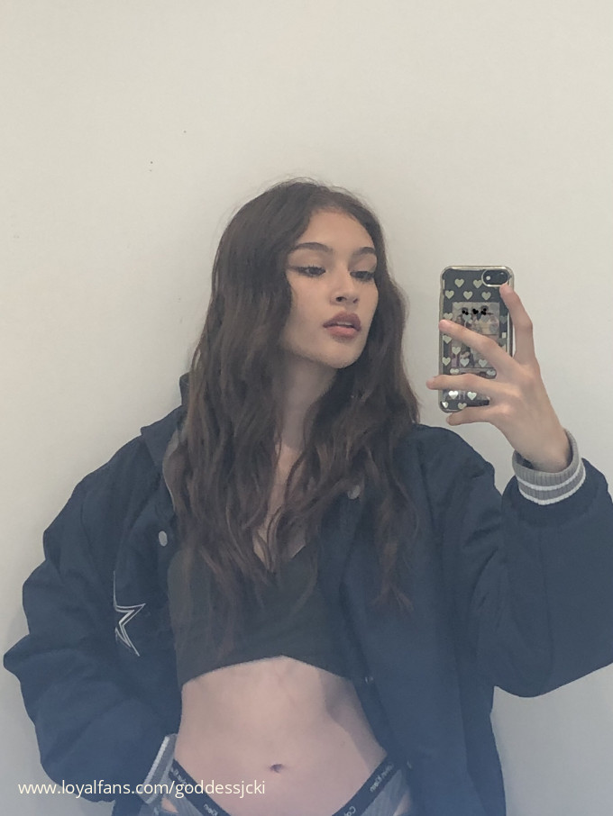 bratty-lux-s-official-social-fan-page-loyalfans