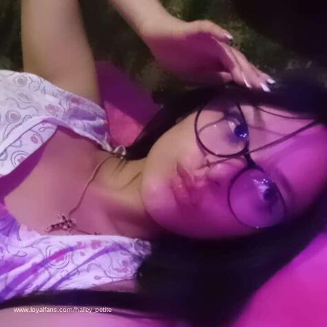 Hailey_petite avatar