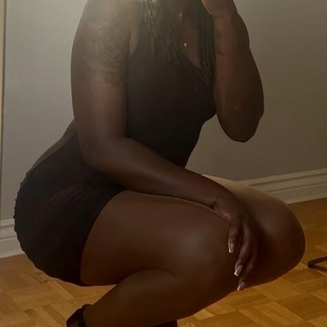 Reine Noire_ avatar