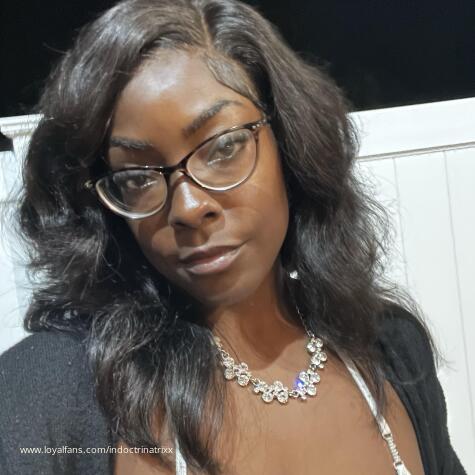 Seamstress Oya Ebony Findom Fanclub   avatar