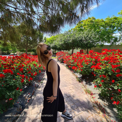 Missdemonmoon avatar