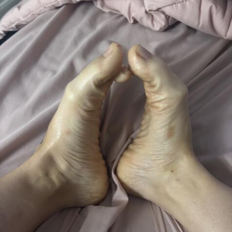 Feetandcheeks avatar