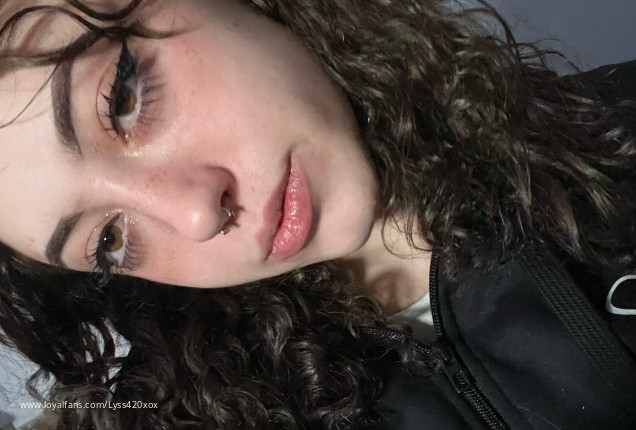 Mismatched dirty sock worship and humiliation - Goddess Alyssa Official