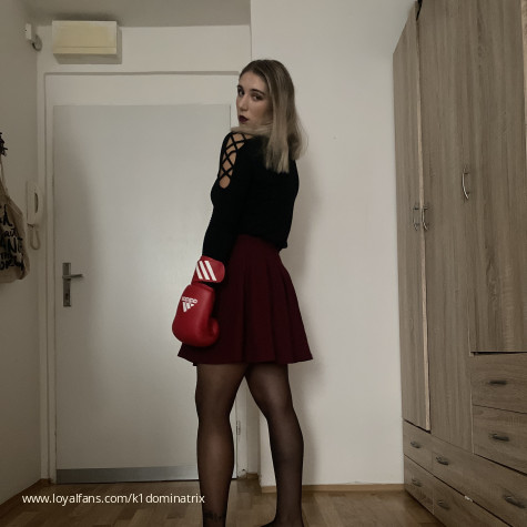 K1 dominatrix avatar