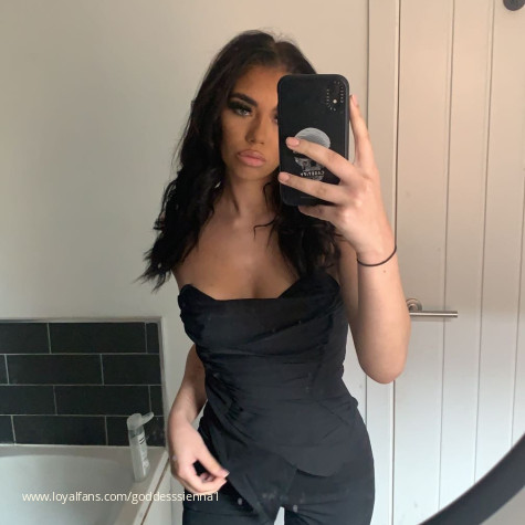 Goddess Sienna’s Official Social Fan Page LoyalFans