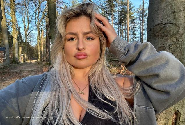 Sun!☀️ - CurvyStar Laura Official Photos | www.Loyalfans.com