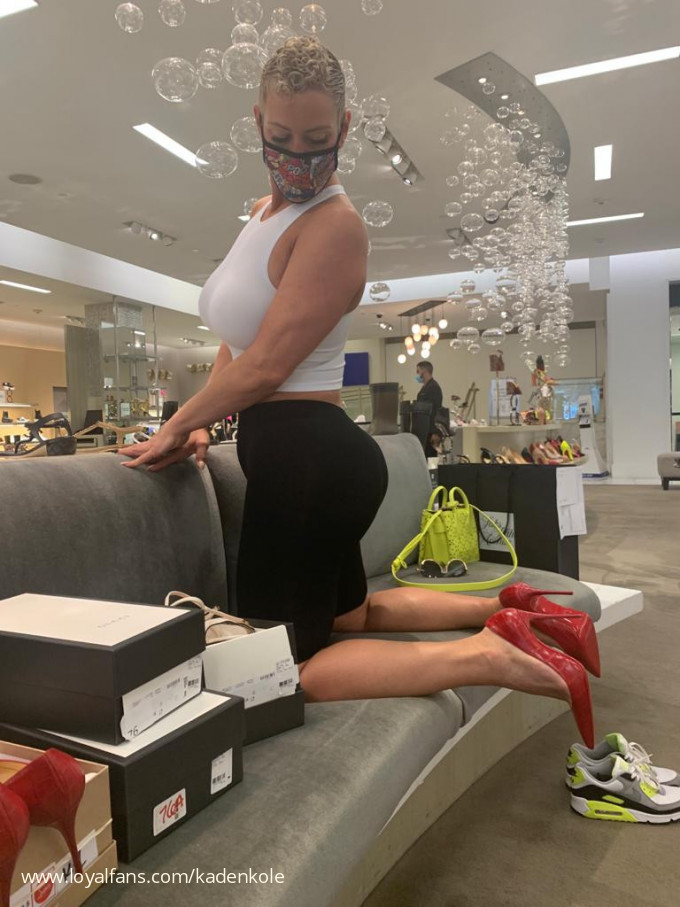 Did so much shopping in Vegas - Kaden Kole Official Photos www