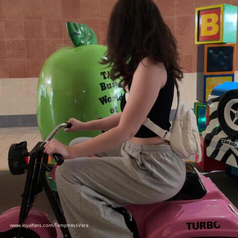 TemptressVera avatar