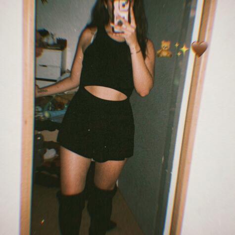 Elliii_22 avatar