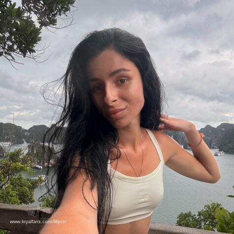 SkinnyLily avatar