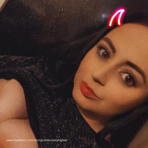 DOM Goddess Lady Big Feet avatar