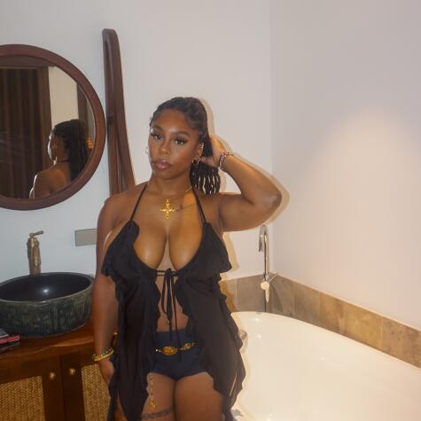 Queenfoxxy avatar