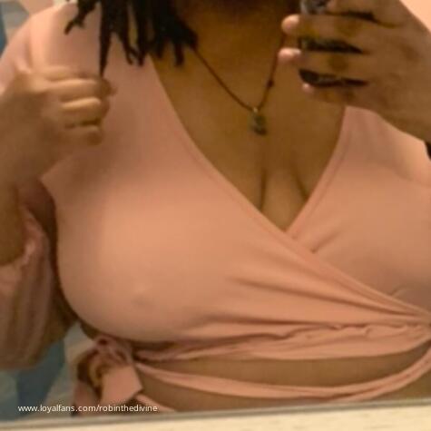 RobinTheDivine avatar