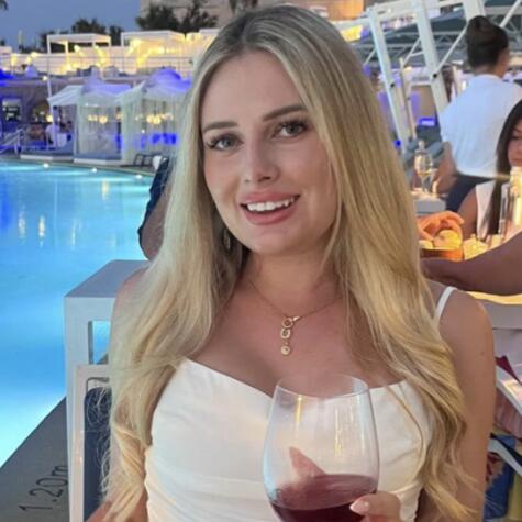 LadyLuxura97 avatar