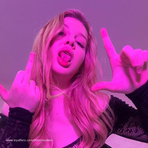 Mommy Alex FEMDOM HOT  FINDOM avatar