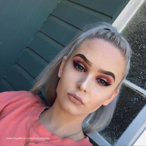 LuxBullyJade avatar