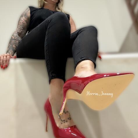 Herrin_Jeanny avatar